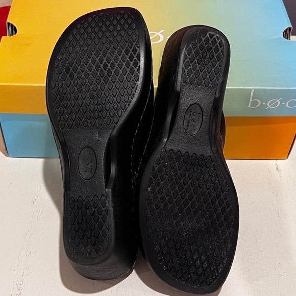 b.o.c. Women's Black Slip-On Clogs - Picture 8 of 8